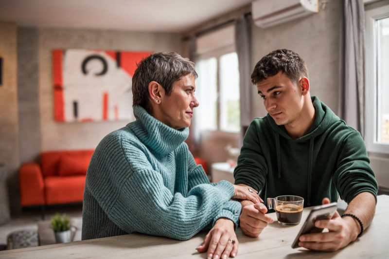 Parent and young person having a serious conversation